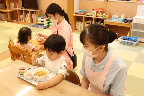 プエリ 昼食風景